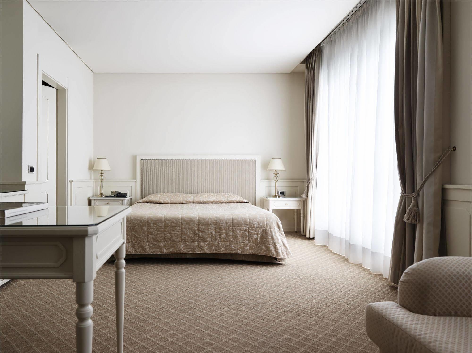 Hotel Grand De La 5*